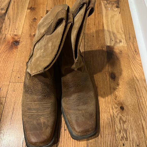 Ariat ATS 9.5D size boots. Near new condition. Worn less than 10x. - Picture 5 of 6